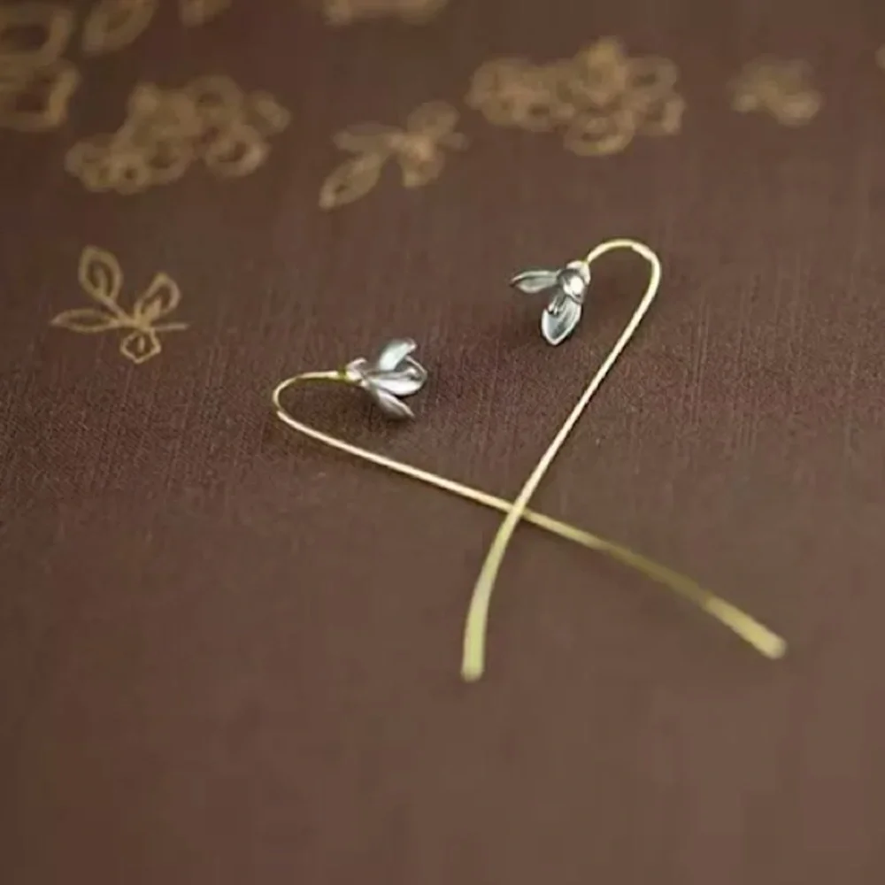 Minimalist Three Petal Flower Oriental Earrings - Picture 4 of 6